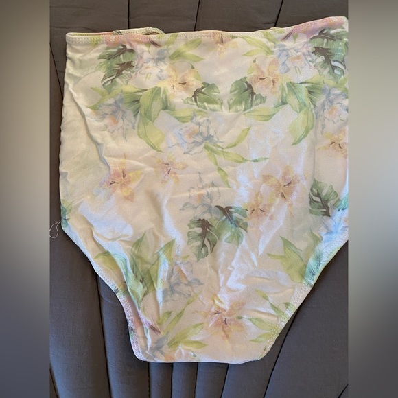 Kortni Jeane pin up swim bottom size 10 girls - Picture 2 of 3